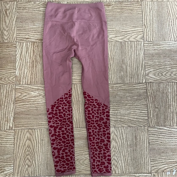 Fabletics High-Waisted Seamless Leopard Leggings size Small. - Picture 6 of 7
